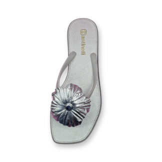 1572-004-242 / Chinelo Santinelli